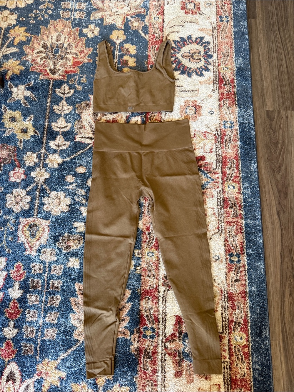Set Active leggings / sports bra set in light Brown